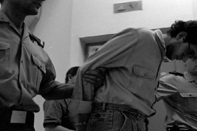 09 .- De Hombres y de Monstruos